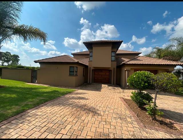 5 BEDROOM HOUSE FOR SALE IN BLUE VALLEY GOLF ESTATE